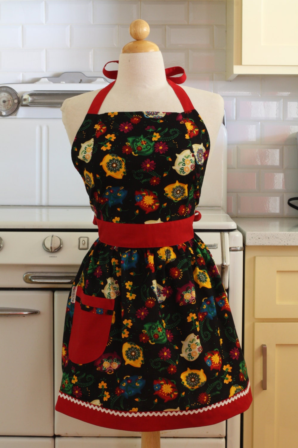 Apron Retro Spanish Style Piggy Banks CHLOE Full Apron