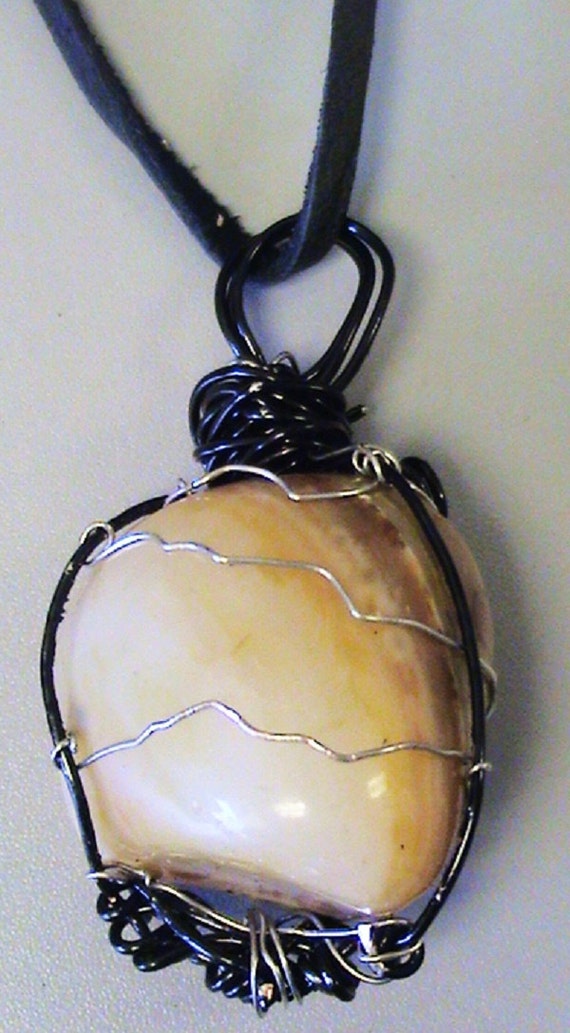 banded-agate-tumbled-gemstone-necklace-wire-wrapped-in-black