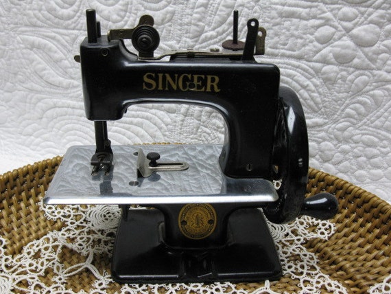 Singer Toy Sewing Machine