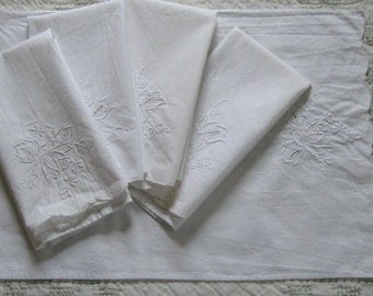 linen napkins . embroidered linen . white on white linen . Linen and Lace Placemats . Lot of 5