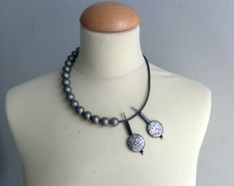 AMIKE - Single Liner Necklace, red main image 1