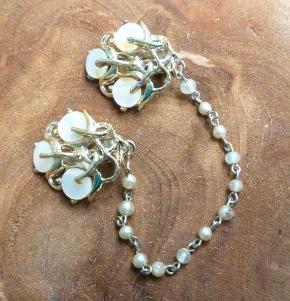 Vintage White MOP Button Flower Faux Pearl Chain Gold Tone Sweater ...