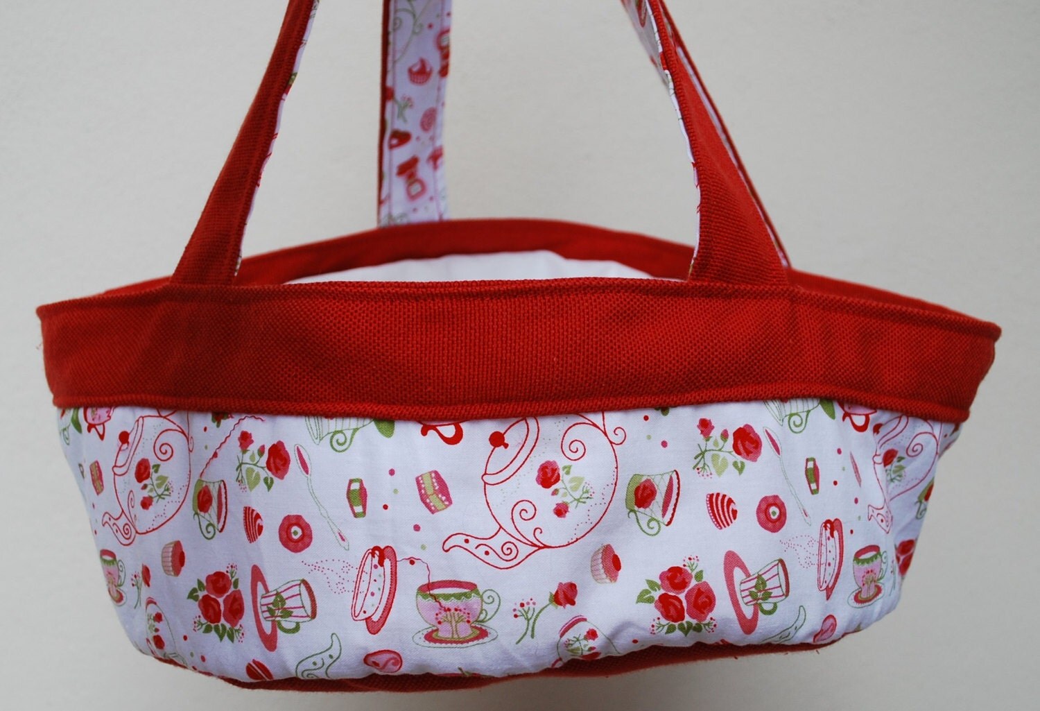 Cake pie casserole carrier round bag with teapots by dotbags