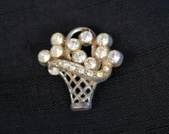 Vintge White Blue nd Pink Glss nd Rhinestone Brooch For Sle t 1stDibs