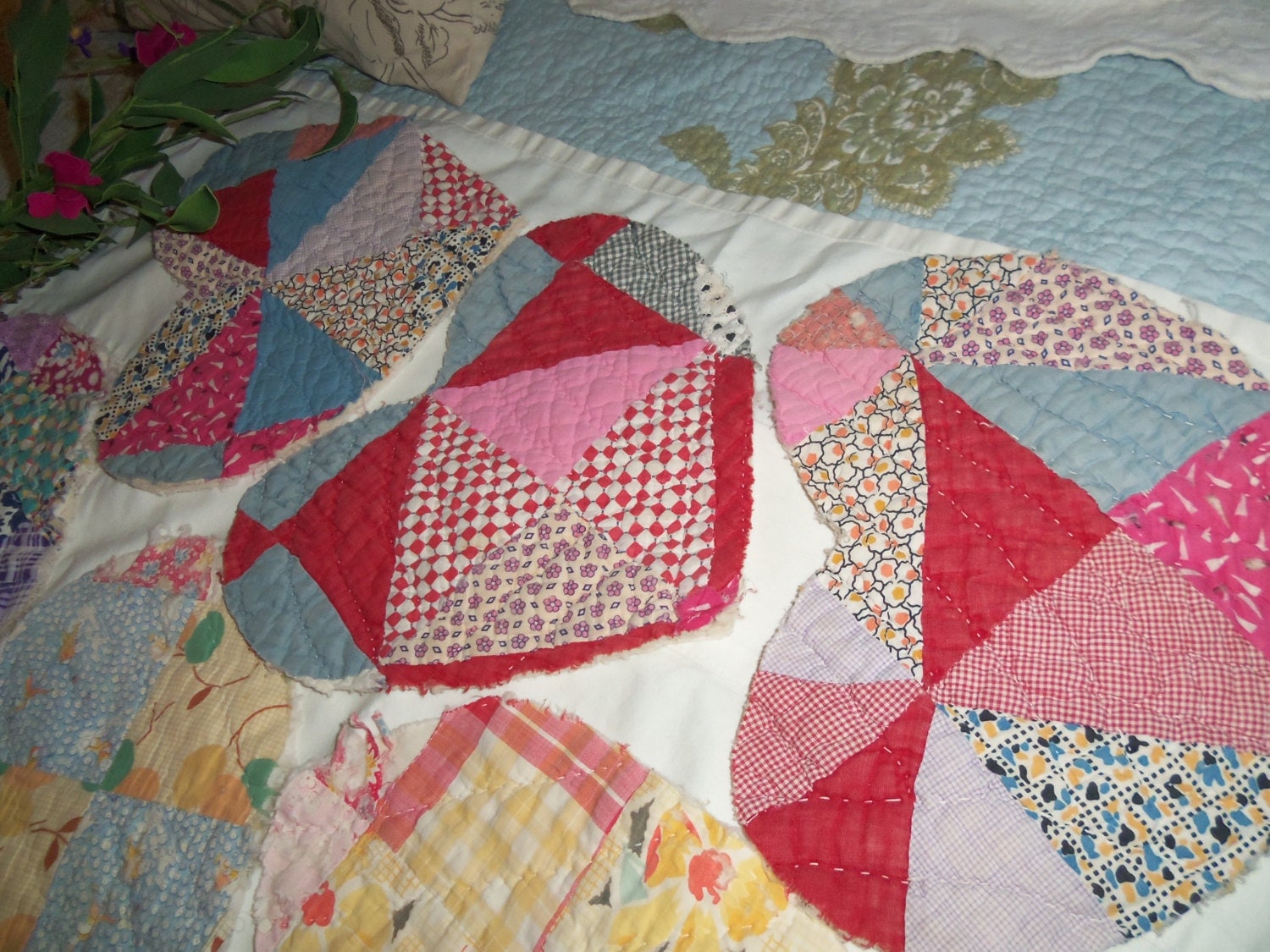 Vintage quilt 11 large heart shapes cotton by thesunflowercottage