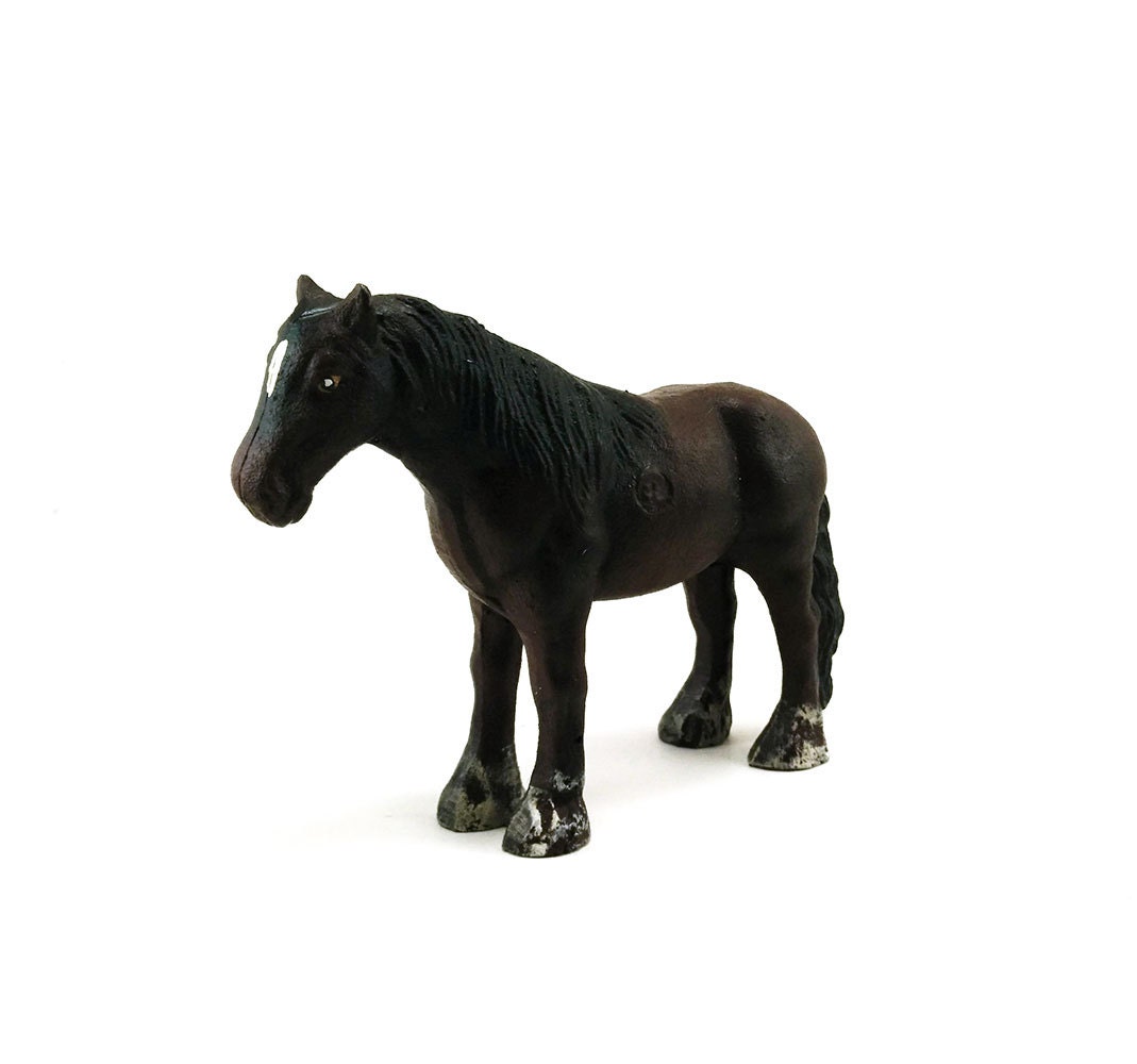 cast iron horse figurine