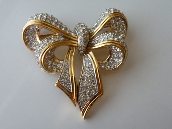 Nina Ricci gold plate bow rhinestone brooch pin.