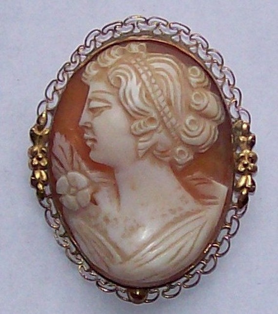 Vintage cameo brooch Italian Carnelian Shell Hand carved Cameo