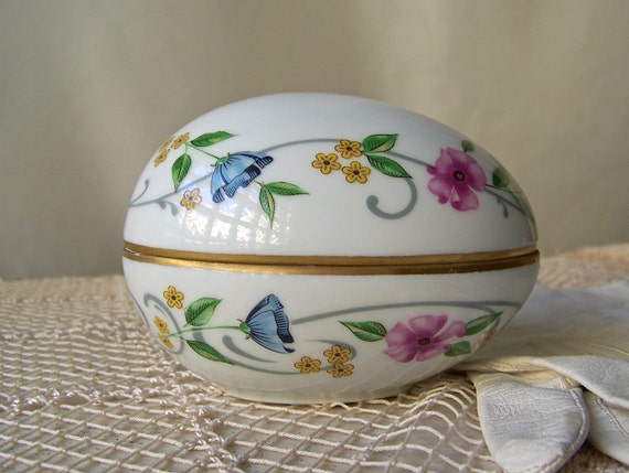 Vintage Porcelain Limoges Egg Box Large Floral design Gold