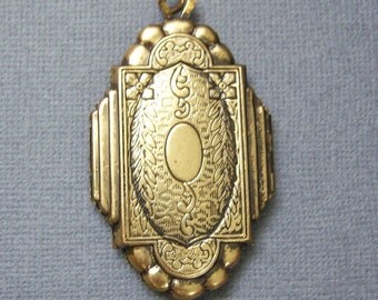 Large Antique Locket Pendant/Antique Brass Locket/Brass Floral Locket/Large Brass Pendants/Large Floral Locket Pendant/SALE