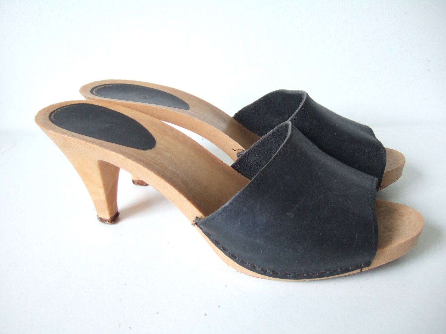 UK 5 Vintage 1970s black leather mules slides wood effect clog