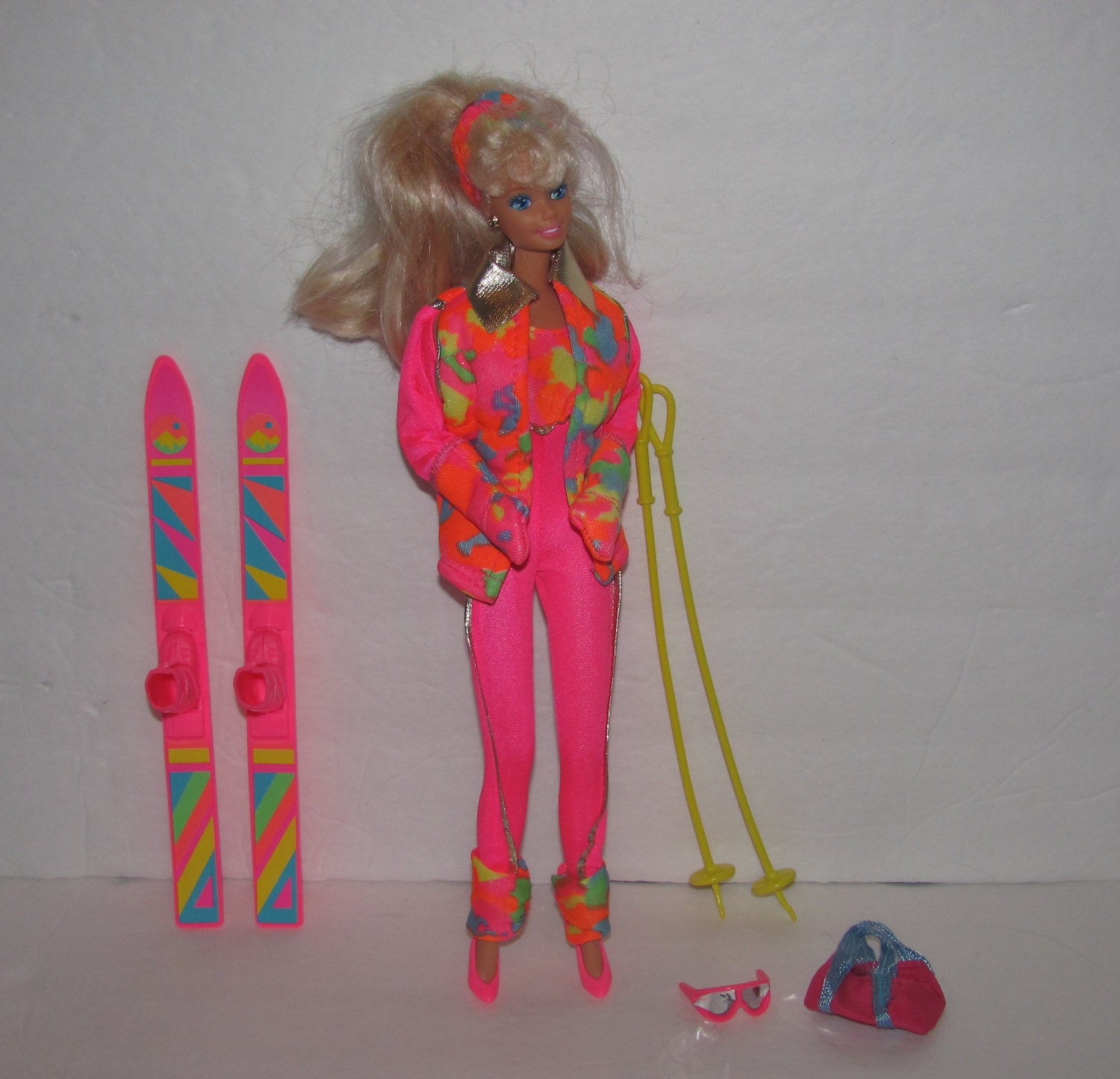 Vintage 1991 Ski Fun Barbie Doll tenue de ski rose Skis
