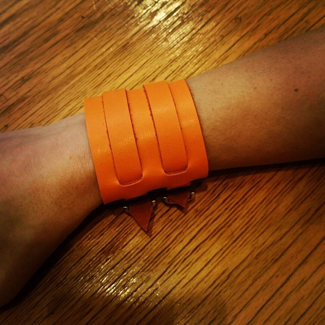 Leather wristband with 2 buckles Armband aus Leder