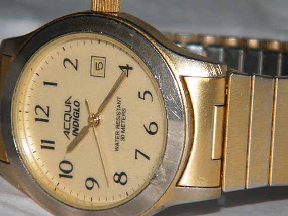 acqua indiglo watch