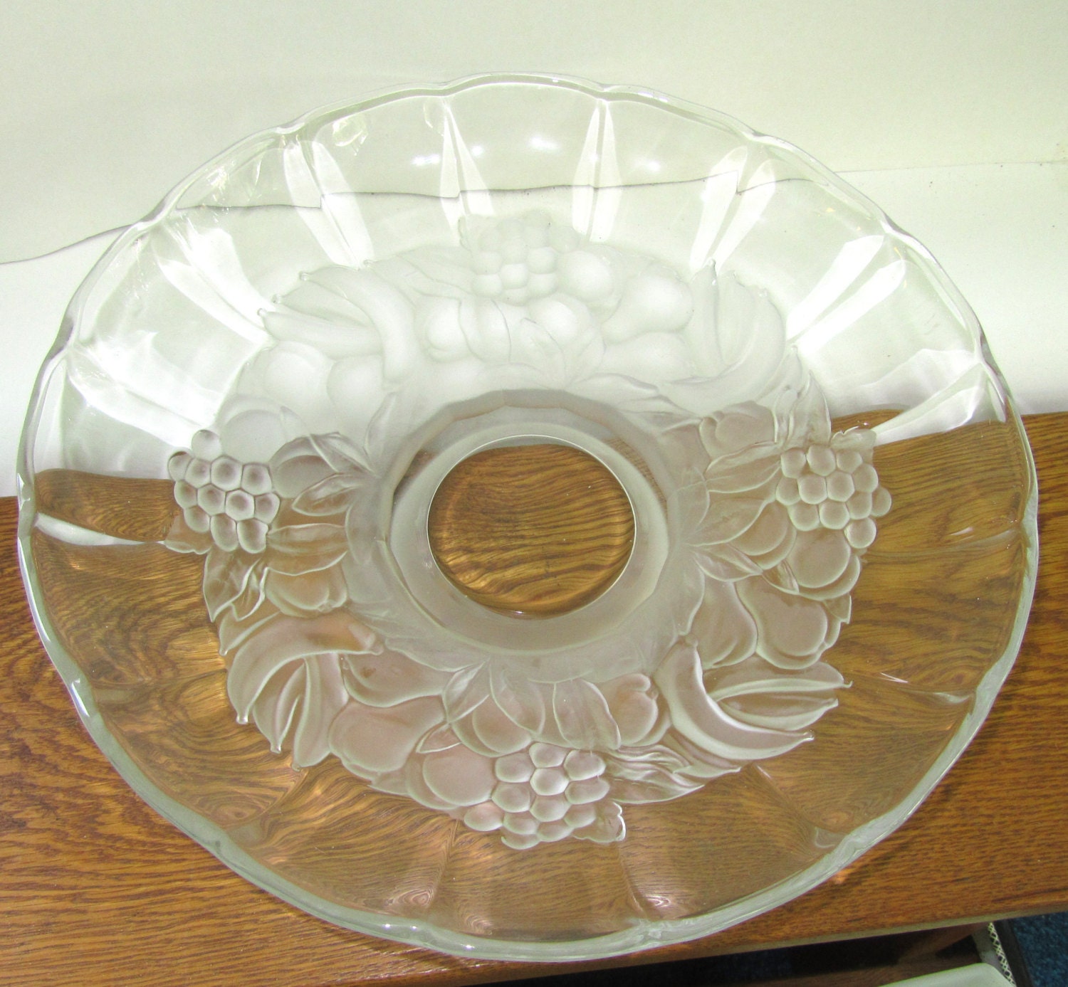 Large Bowl Decorative Fruit Frosted Glass Pedestal Bottom D8 Haute Juice