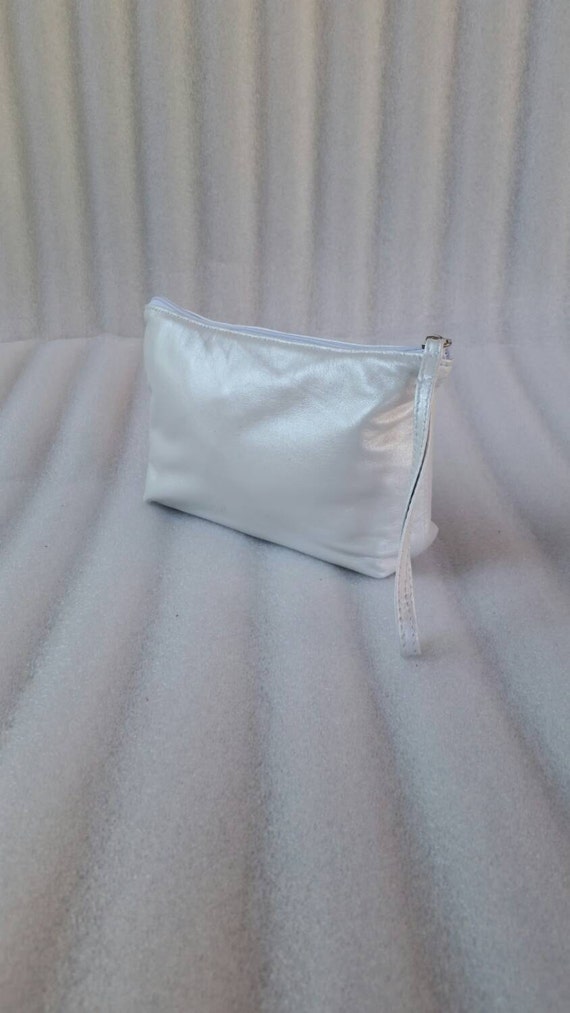 white wristlet clutch bag