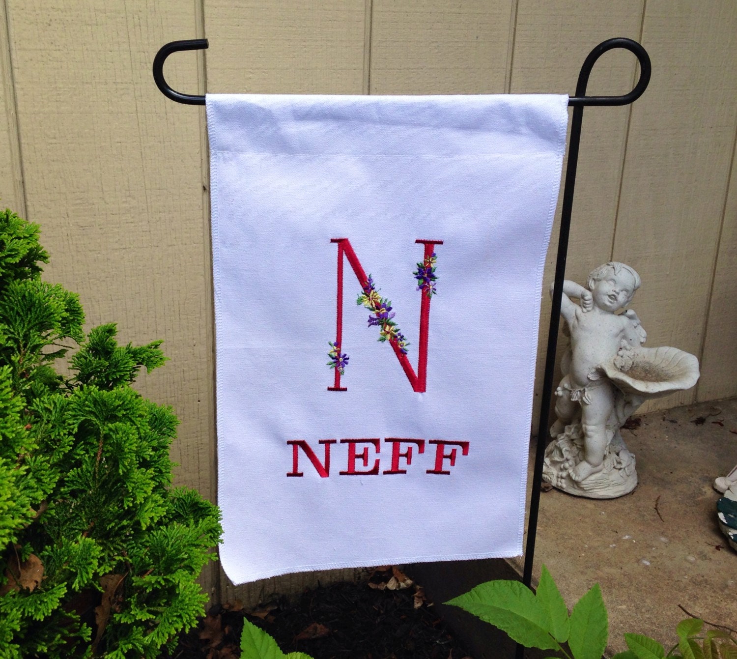 Personalized embroidered yard flag / Inital yard by IsabeauGrace