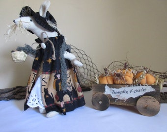 Primitive Mouse ,Halloween Pumpkin . Autumn Decoration.
