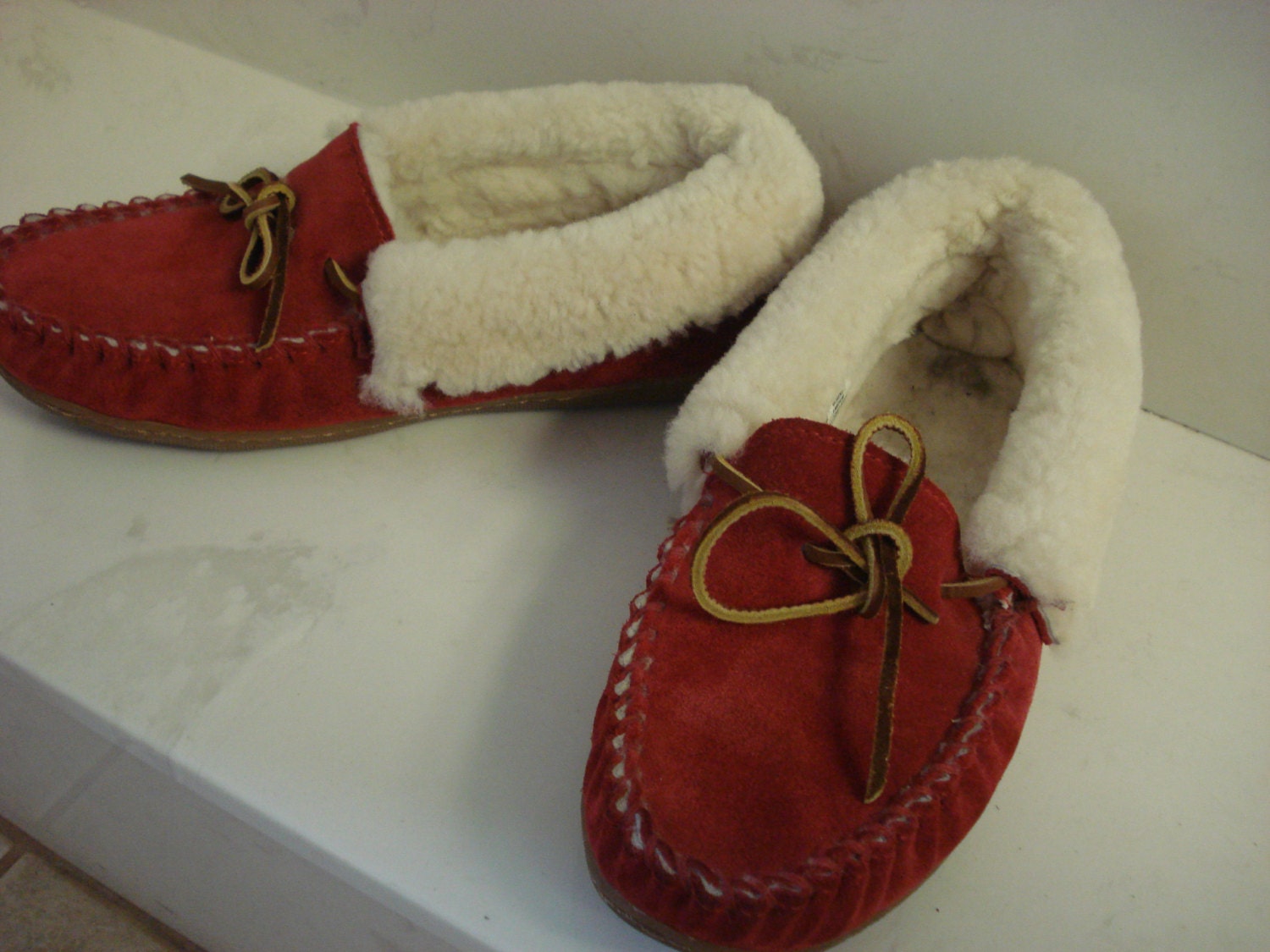 LL Bean Women's Moccasin Slippers Red by yesterdaysdesigners