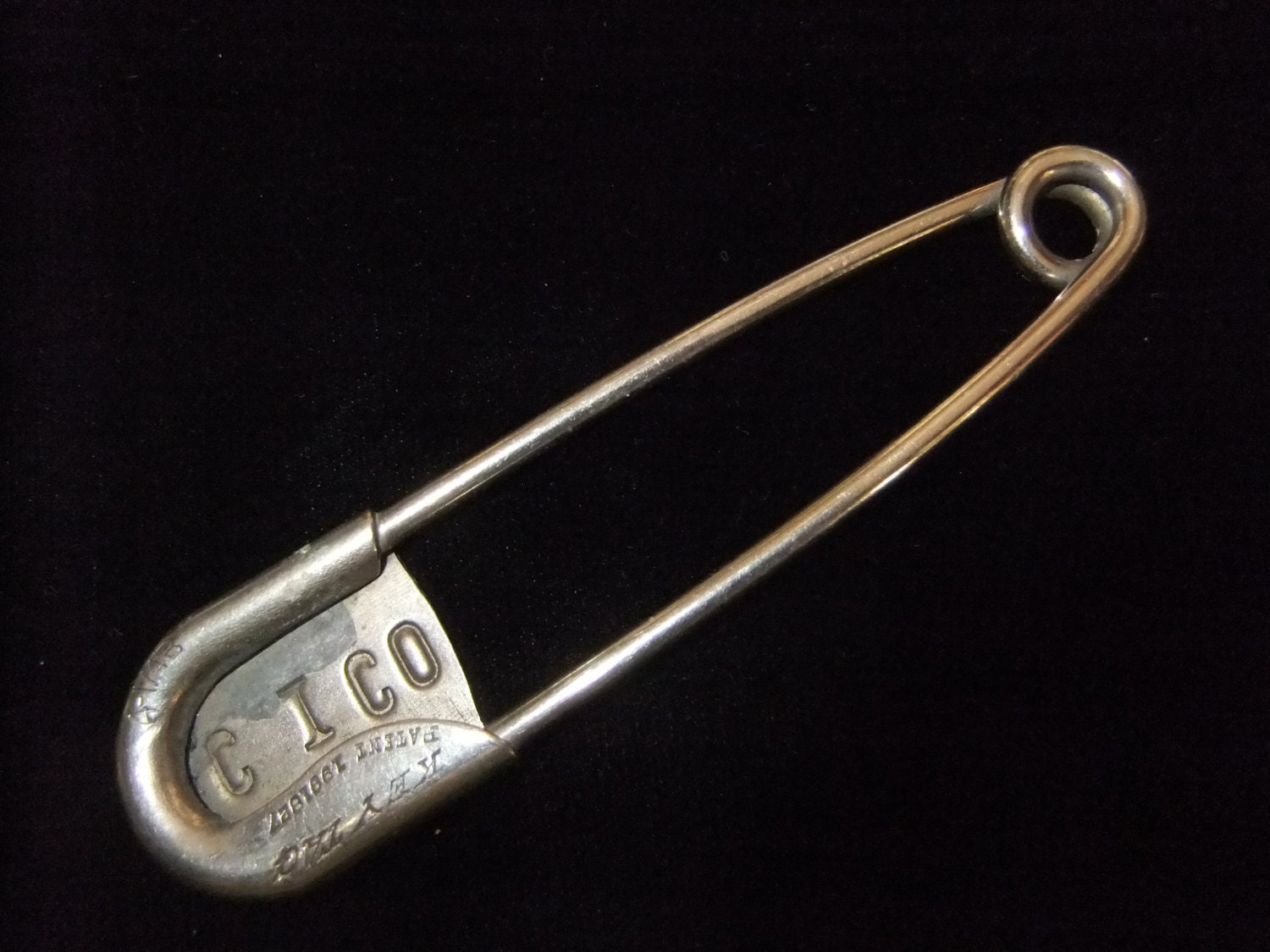 Vintage Key Tag Laundry Safety Pin Key Chain Patent Number 1991827