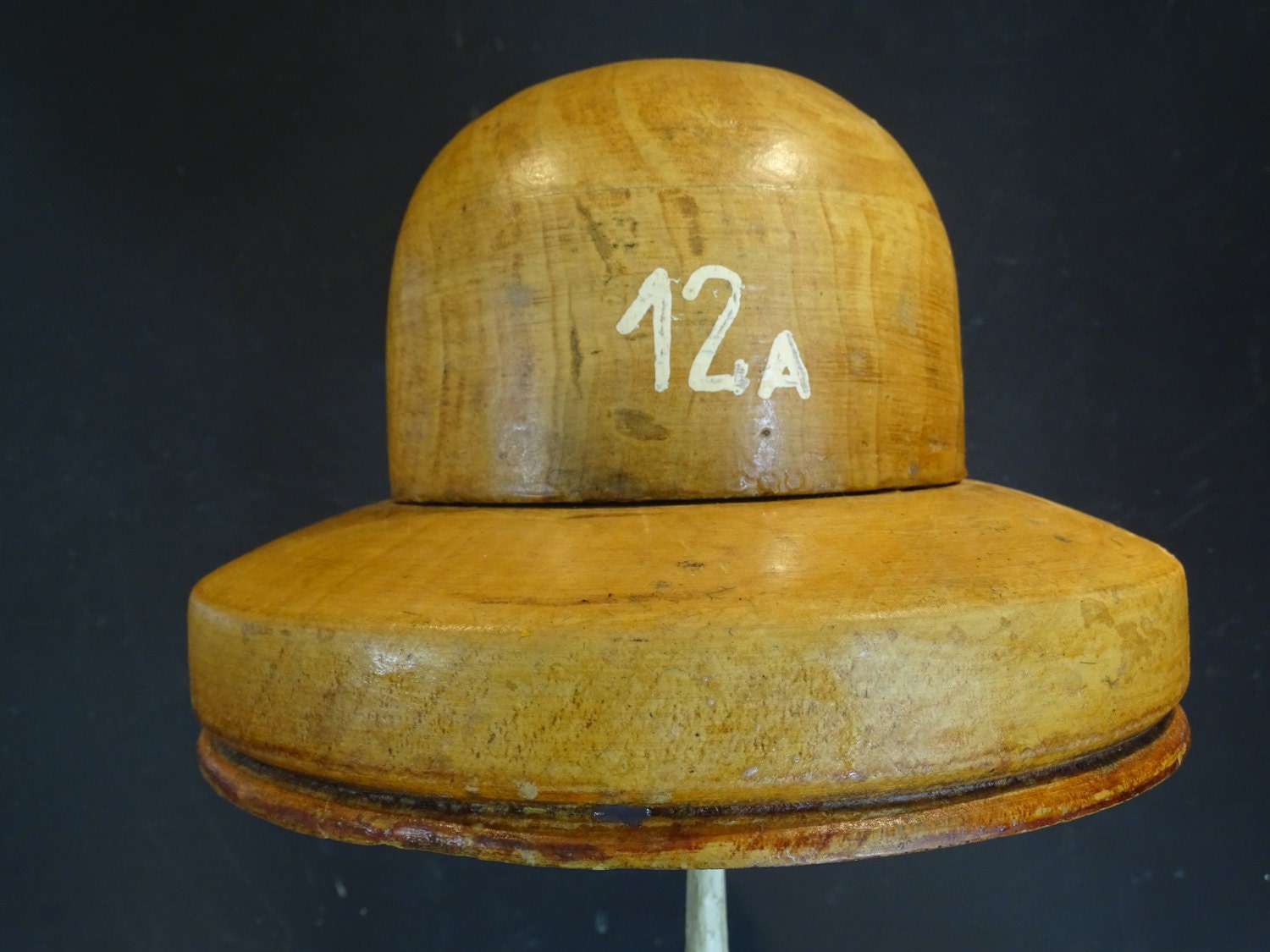 Vintage wooden hat block millinery forme à chapeau
