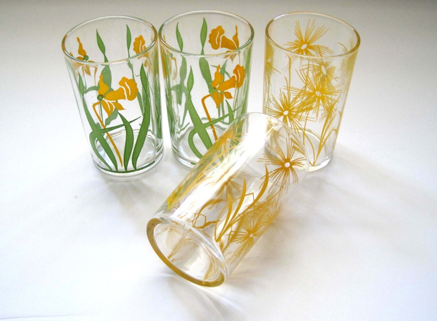 1950s Retro Juice Glasses Daffodils and by SharetheLoveVintage