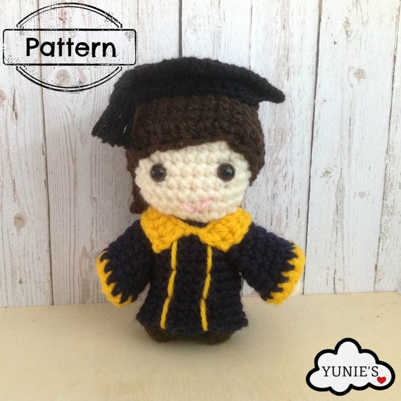Crochet doll pattern : Graduation Girl doll Amigurumi