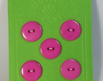 5 Buttons in resin 22mm 2 holes fuxia.