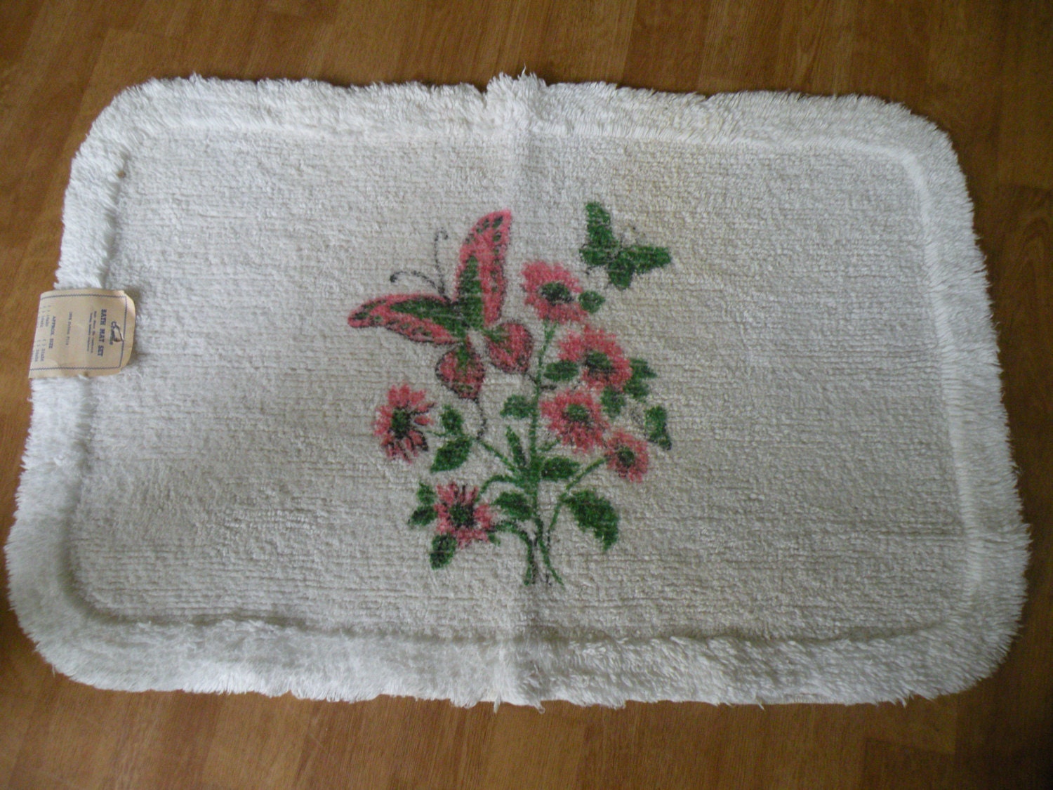 Vintage Chenille Bath Mat 30x19 with tags white and pink