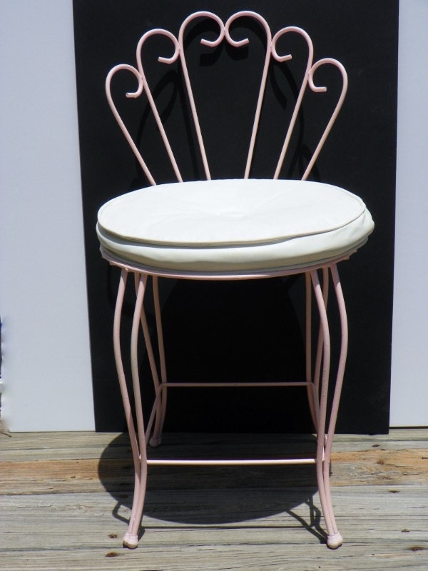 Pink Wrought Iron Vanity Chair Make Up Chair with Padded Seat