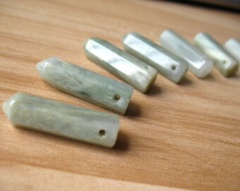 Natural Green Quartz Crystal Point Pendant Charms Top Drilled Point Pencil Charms Pendants Bullet Prismy Pendant Wholesale A163