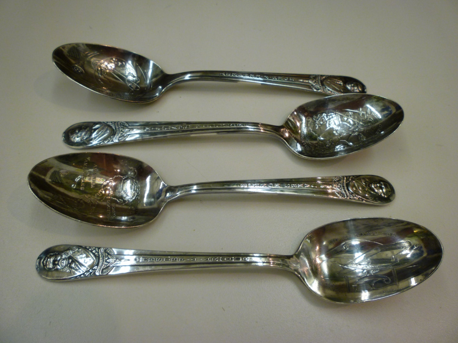 U.S. PRESIDENTS SPOONS. Collector Spoons. Silverplate Spoons.