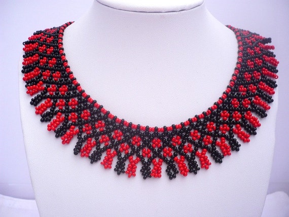 Traditional hungarian jewelry set: black-red color beadwork