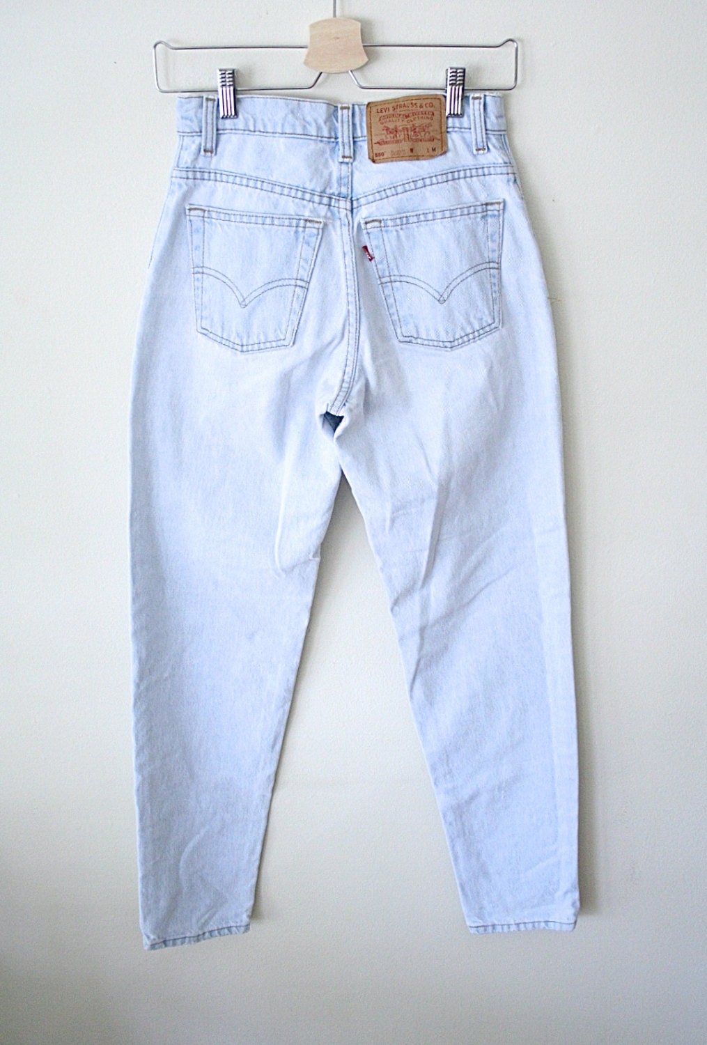 light wash levi jeans