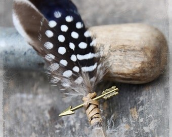 Boho Wedding Boutonniere - Feather Lapel Pin - Arrow Botton hole - Bohemian Hippie Hipster Weddings - Groom Groomsmen - Feathers - Casual