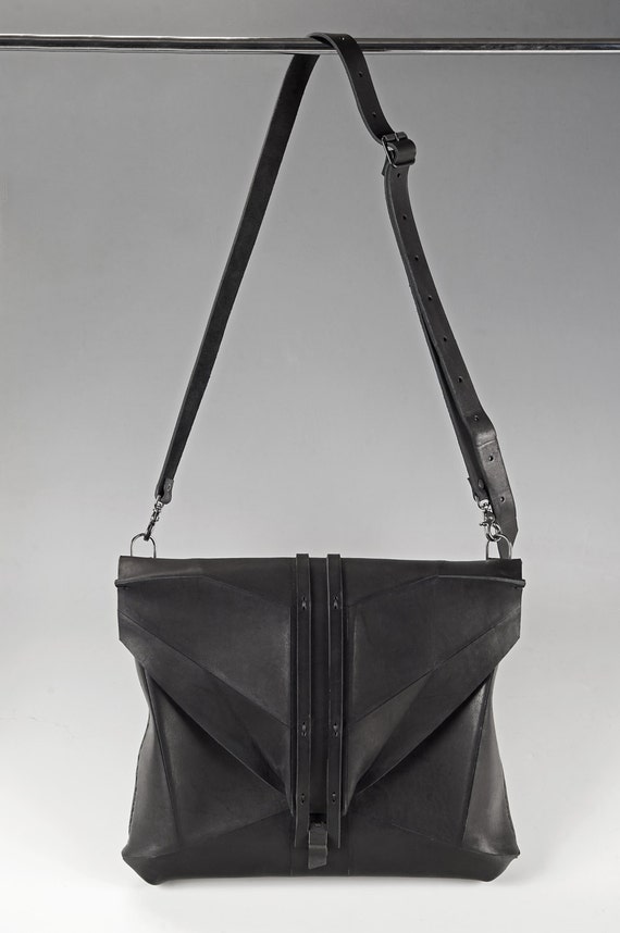 Black Leather Messenger Handbag LEGATO PERA