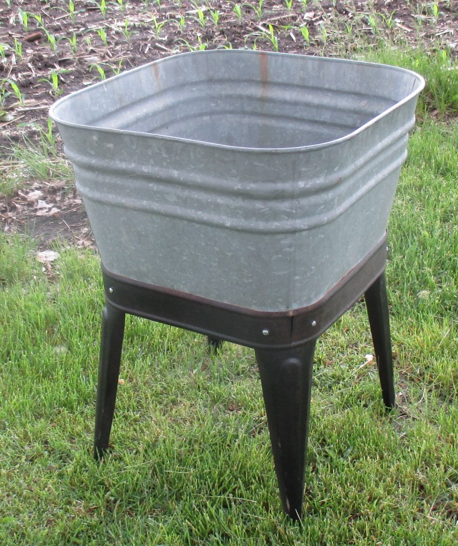 Wheeling Galvanized Single Wash Tub Beer Cooler Flower Pot