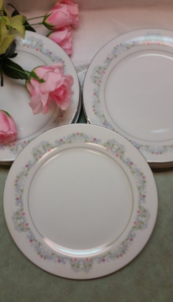 Vintage Crown Ming Fine China WINDSOR Pattern Jian by AmazingFun