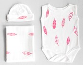 Baby Gift Set - Onesie, Muslin Blanket and Hat - Pink Feathers