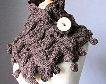 Chunky knit scarf in Brown Chestnut with coconut shell button