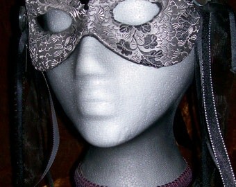 Temple Lace  & Silk Mask main image 1