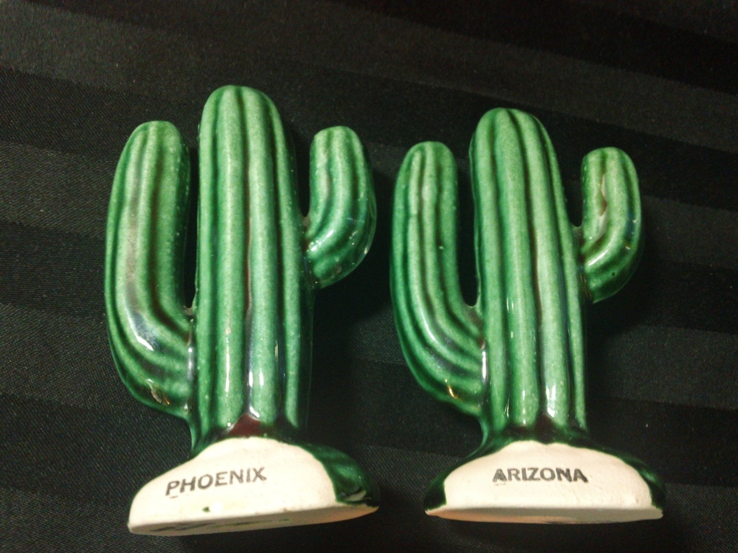 Vintage Set of ceramic Cactus Phoenix Arizona Souvenir Salt