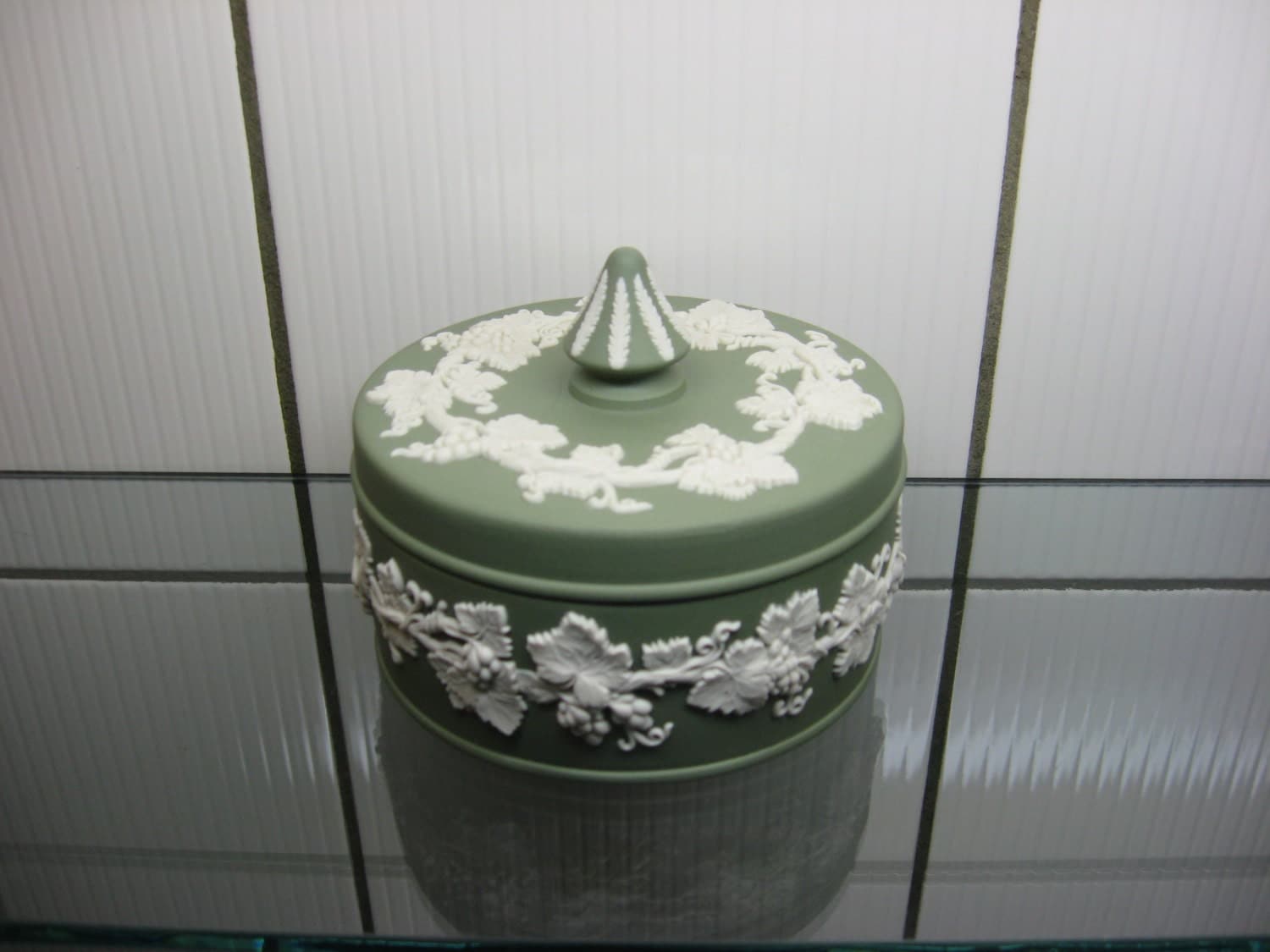 Vintage WEDGWOOD Green Jasperware TRINKET BOX by nanberrysoda