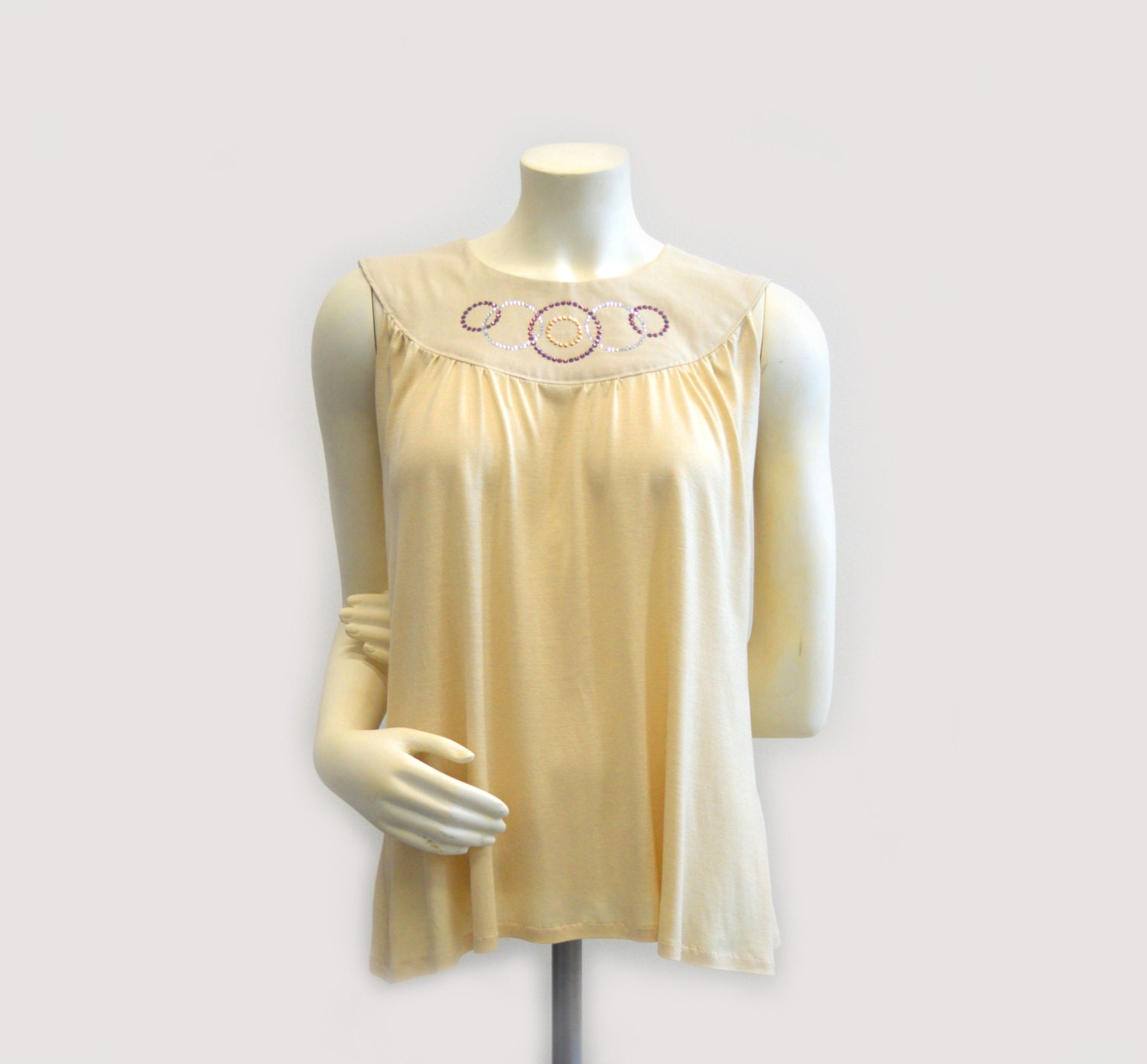 WOMENS TOP/SHIRT Cream colored with Cyclamen Opal and by LaraBly