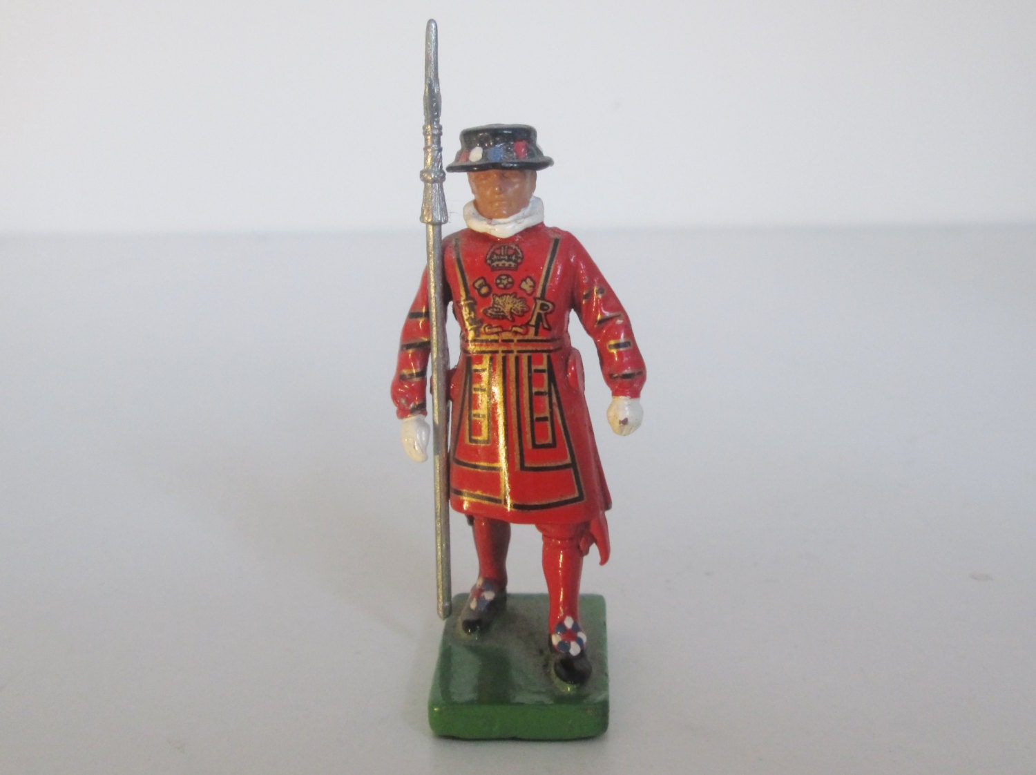 Old Metal Toy W Britain Beefeater Solider British Army