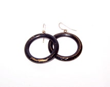 Attitude Thick Hoop Earrings In Gold | Hoops Huggies | Uncommon James - Foto 13