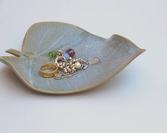 leaf shaped dish, ceramic ring dish, ceramic jewelry dish, ceramic leaf, ceramic dish, wedding ring dish, wedding ring holder, jewelry tray