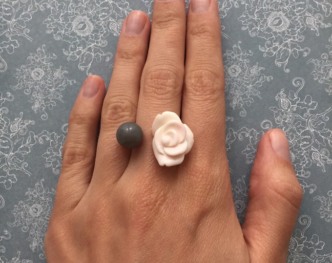 Shell rose grey agate ring - agate ring - Ring with rose - Gentle ring - Mother of pearl ring - Gift idea - Rose ring - Bridesmaid ring