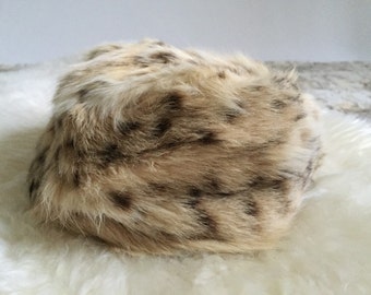 1960s fur pillbox hat. 60s pillbox hat. Vintage fur hat. FREE SHIPPING!