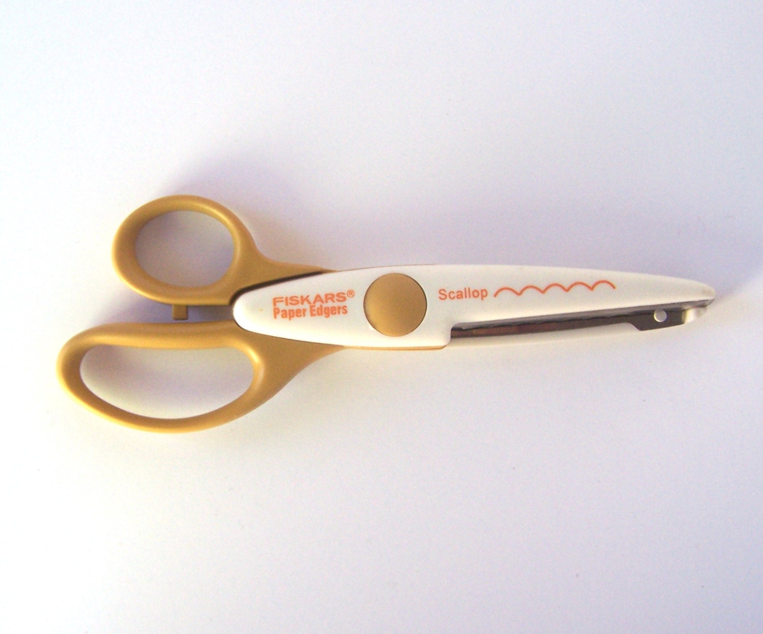 Fiskars scrapbooking scissors paper edgers Classic scallop